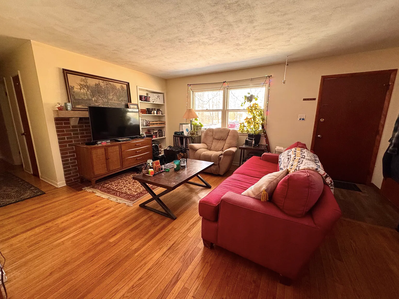 3 bed, 2100 sqft, $2,500 — Photo 2