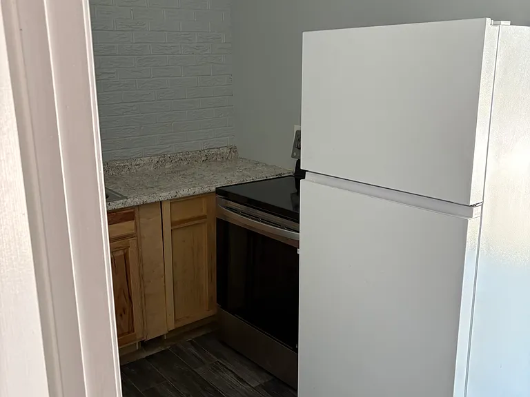 745 Glenn Carrie Rd — Photo 2