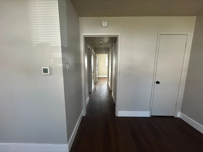 818 W Texas St — Photo 15