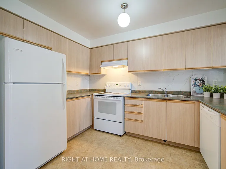 120 Railroad St #9 — Photo 12