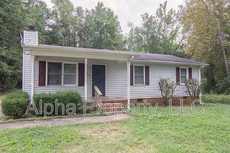 3 bed, 1.5 bath, 1100 sqft, $1,275 — Photo 2