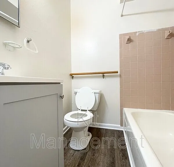5517 Douglas Rd — Photo 9