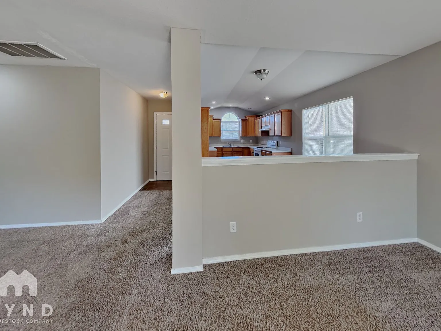 3 bed, 2.0 bath, 1290 sqft, $1,399 — Photo 3