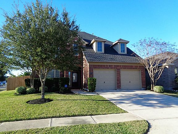 Pride in ownership is evident. Beautifully maintained. Spic and Span!  This 2007Perry Homes built jewel, occupies a premium lot, ands shows like a model.