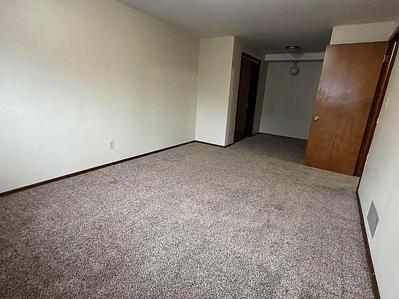 5th image of 770 Brady Ave APT 4