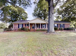 1713 Country Club Rd, Lincolnton, NC 28092