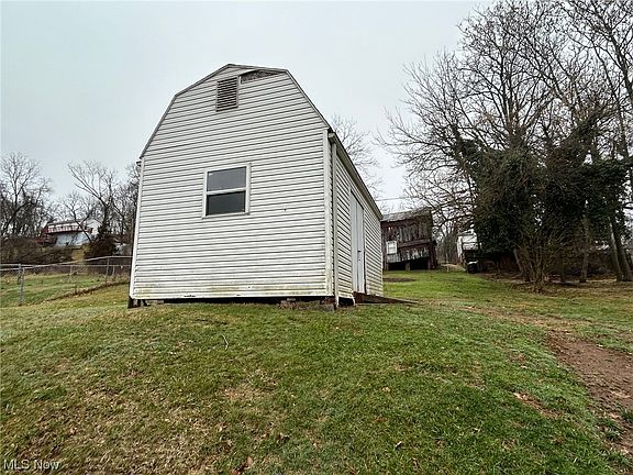 3rd image of 712 8th St