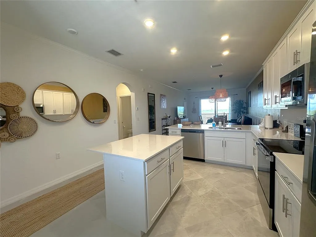 14211 Heritage Landing Blvd — Photo 3