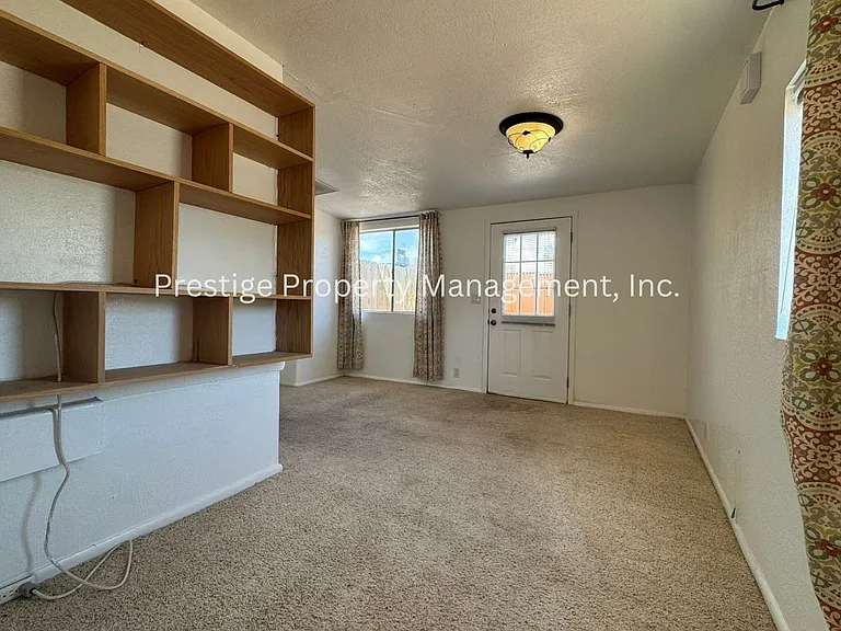3301 E Flower St — Photo 4