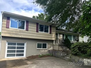 5187 Lake Park Dr, Hickory, NC 28601