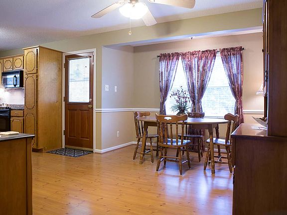 5th image of 157 Poplar Knoll Dr