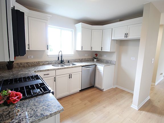 5th image of 1851 Towhee Ct