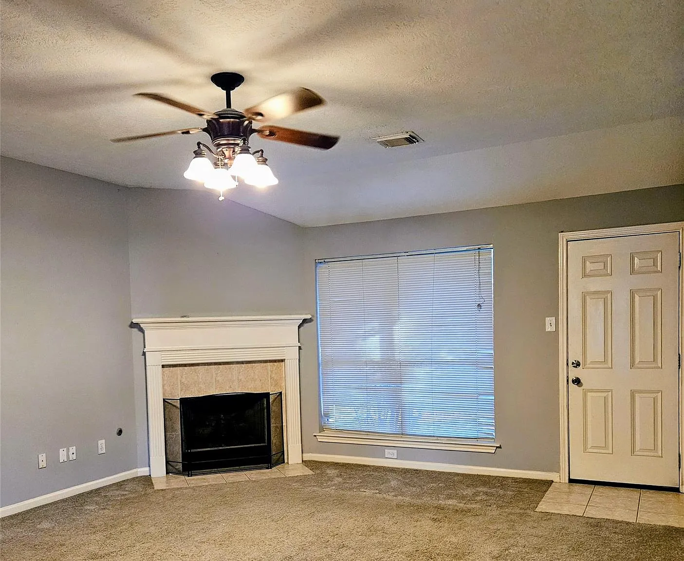 3 bed, 2.0 bath, 1710 sqft, $1,950 — Photo 3