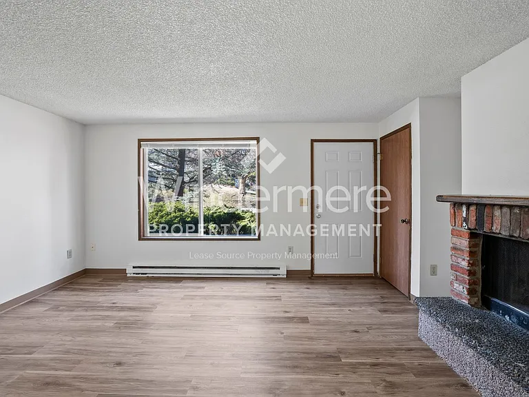 2702 E 31st Ave — Photo 28