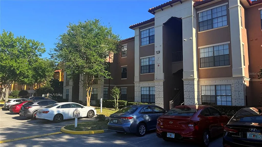 1 bed, 1.0 bath, 641 sqft, $1,380 — Photo 2