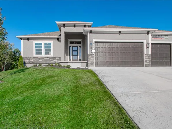 2300 Fishing Ln, Kearney, MO 64060