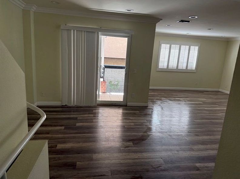1st image of 420 Riverdale Dr
