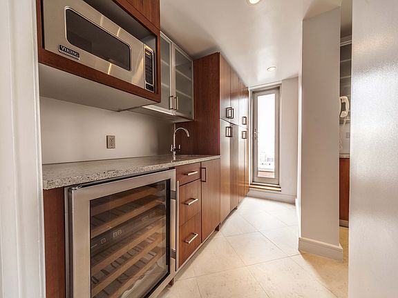 5th image of 165 E 66th St APT 19B