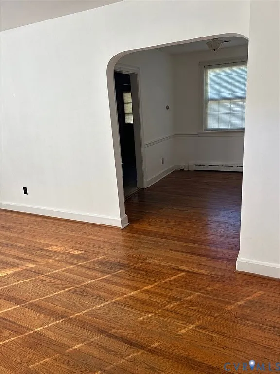 3 bed, 1.0 bath, 2064 sqft, $1,900 — Photo 4