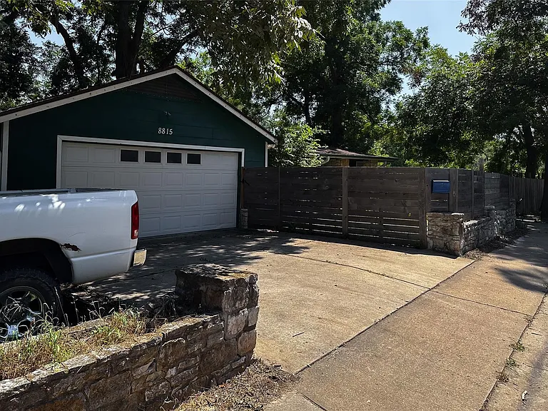 8815 Georgian Dr #B — Photo 30
