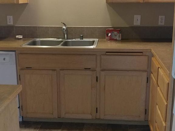 3rd image of 916 S 13th St APT 5