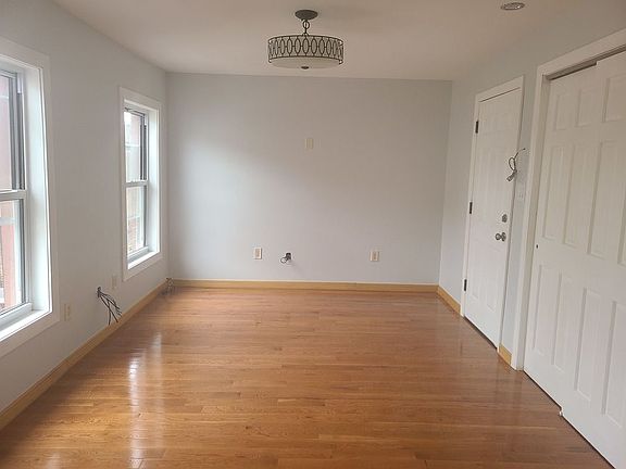 3rd image of 242 Quincy St APT 3
