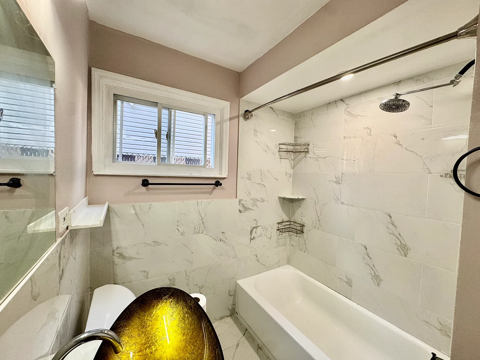 5 bed, $4,199 — Photo 4