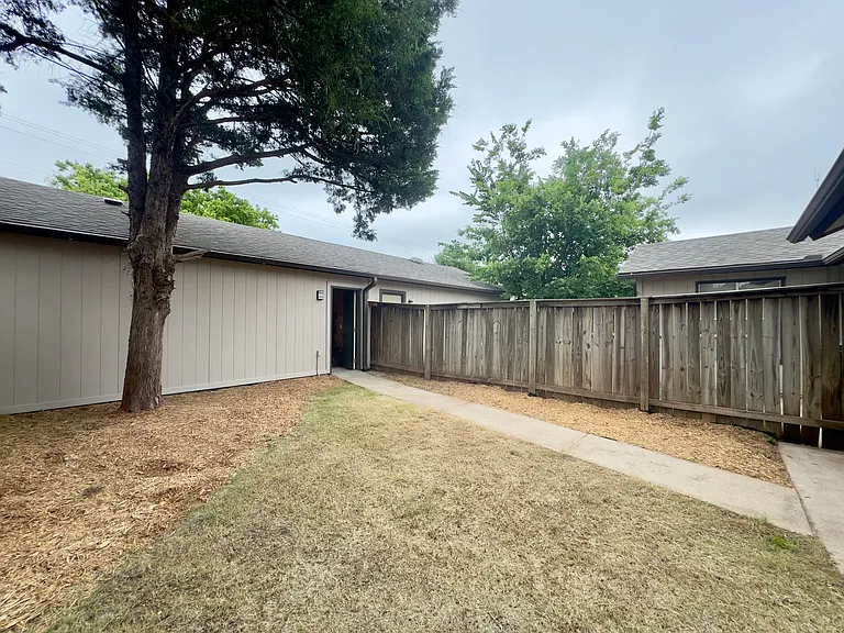 14002 Crossing Way E — Photo 4