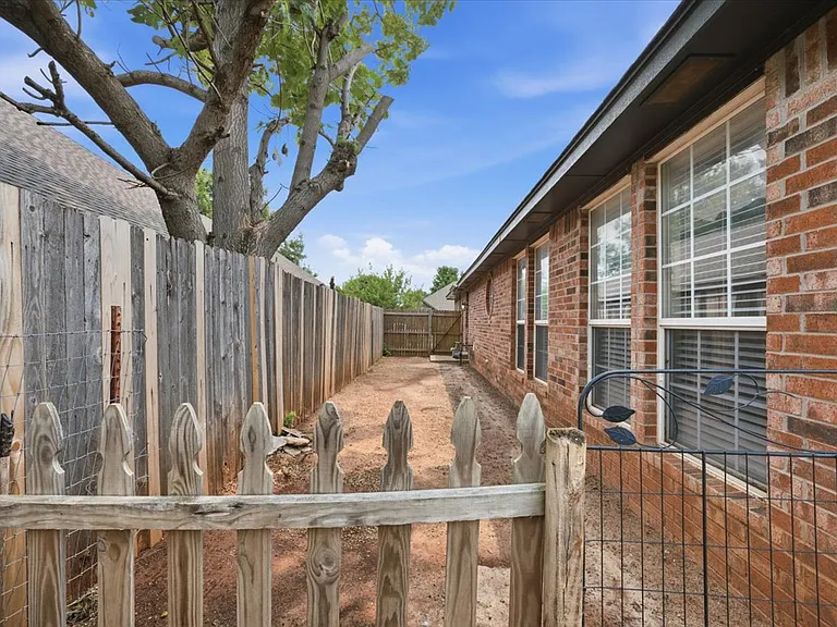4713 Doe Run Dr — Photo 43