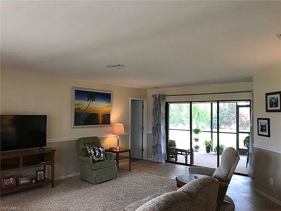 4th image of 709 SW 52nd St