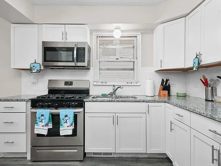 626 E 156th Pl — Photo 10