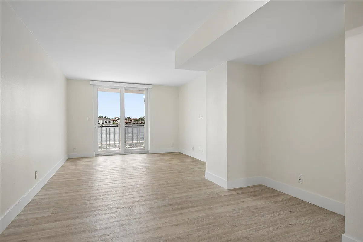 Building Photo - 511 Bayshore Dr #206