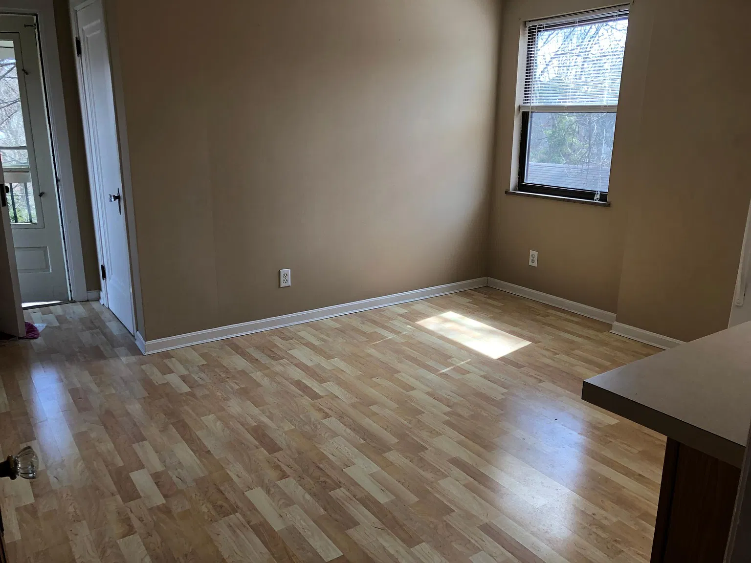 1 bed, 900 sqft, $850 — Photo 3