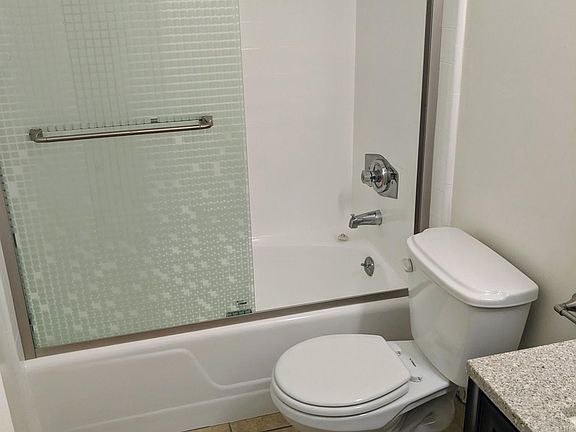 5th image of 1221 Amherst Ave APT 8