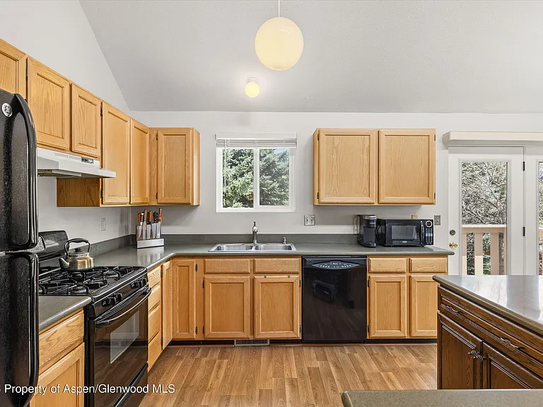 382 Summit Dr — Photo 10