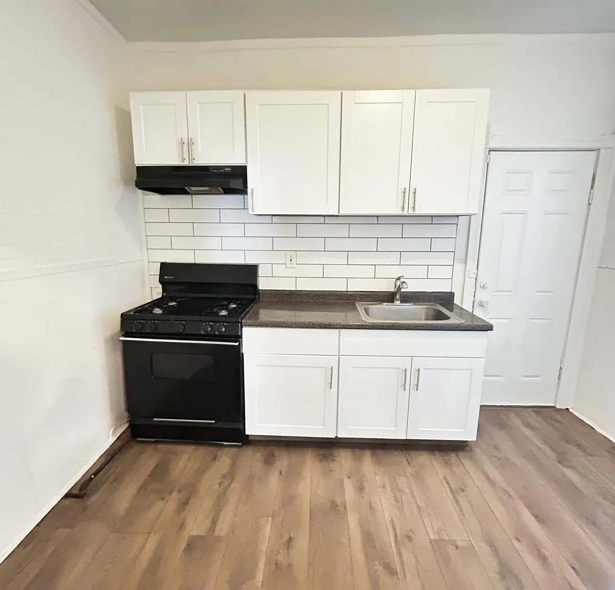 3 bed, 769 sqft, $1,500 — Photo 2