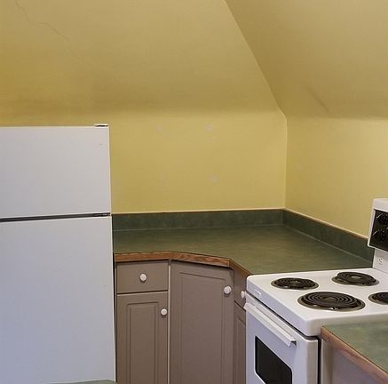 2nd image of 2070 Garnet St #3
