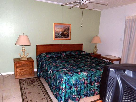 3rd image of 6608 Padre Blvd
