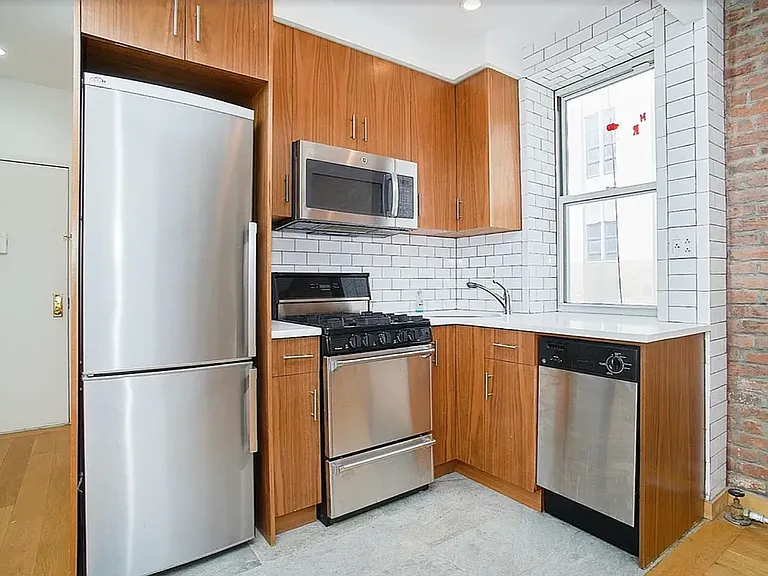 75 Baxter St #5 — Photo 5