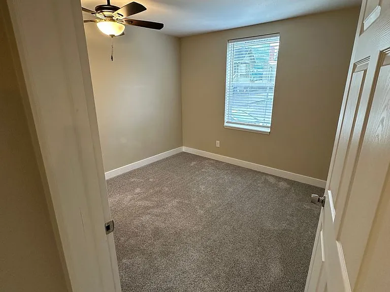 121 NW 21st St #23 — Photo 9
