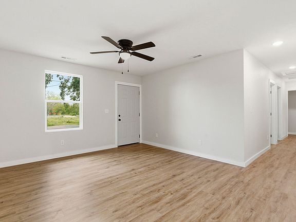 4th image of 402 S Frisco Unit B