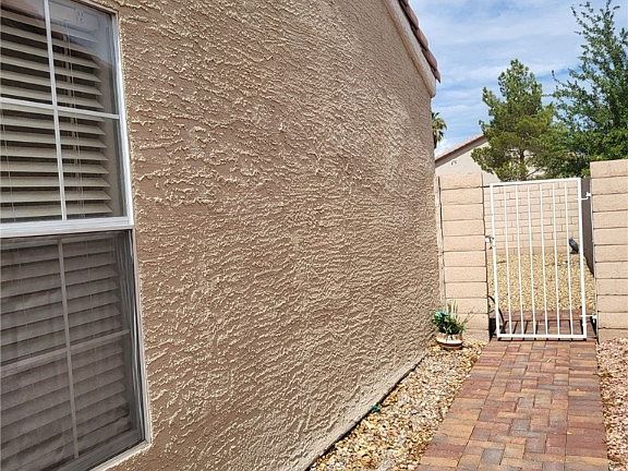 4th image of 893 Adobe Flat Dr