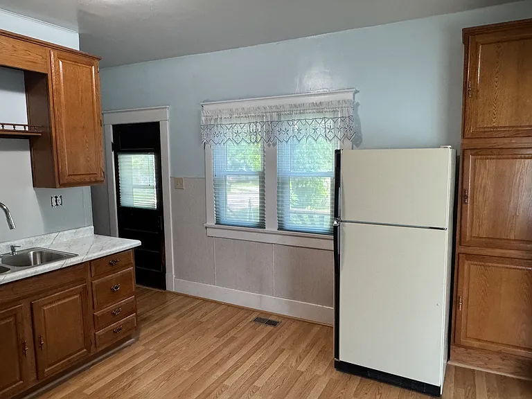 524 W Cherry St — Photo 3