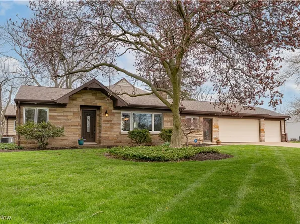 5835 Island Dr NW, Canton, OH 44718