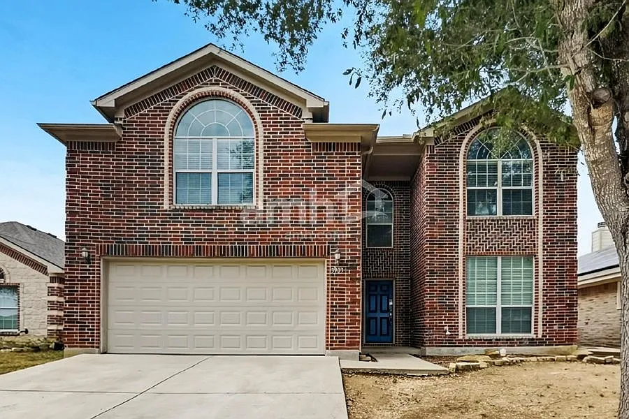5 bed, 3.5 bath, 2721 sqft, $2,095 — Photo 1