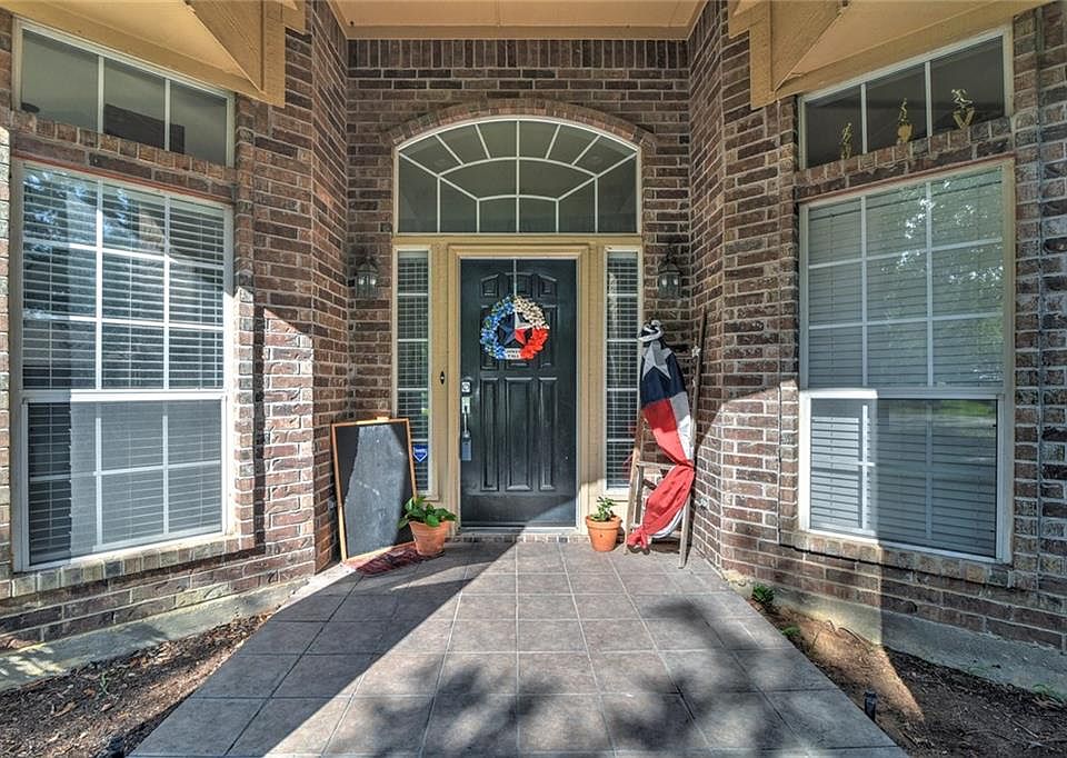 1st image of 7 Winding Creek Ct