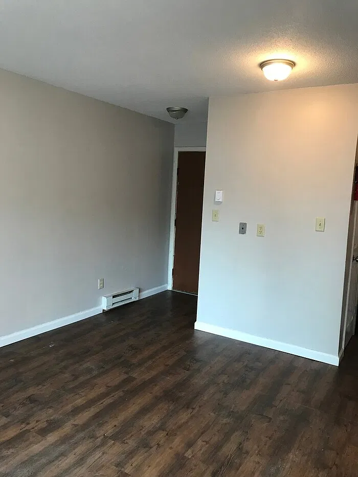 1 bed, 1.0 bath, 400 sqft, $700 — Photo 2