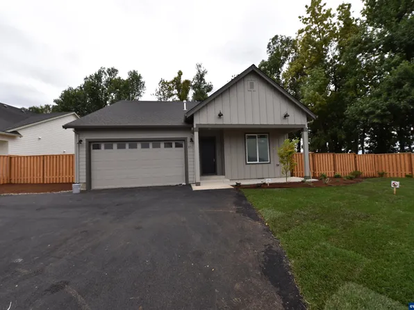 871 Oakleaf Way, Silverton, OR 97381