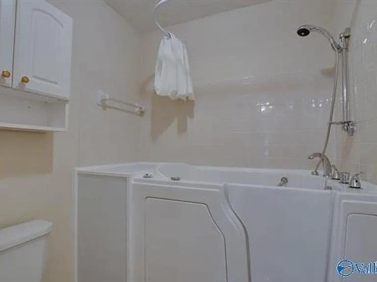313 Kensington Ct SW — Photo 12