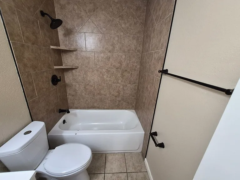 8007 Chestnut Bluff Dr — Photo 26